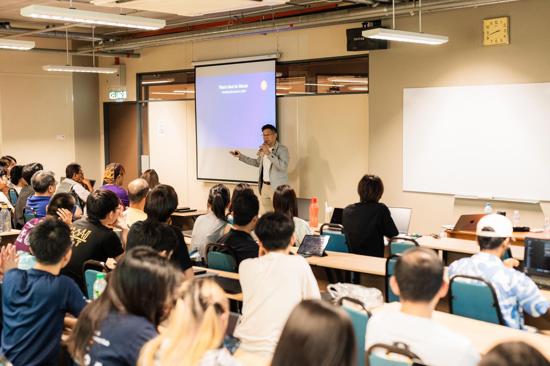 Jason Chew teaching a full Bitcoin classroom session